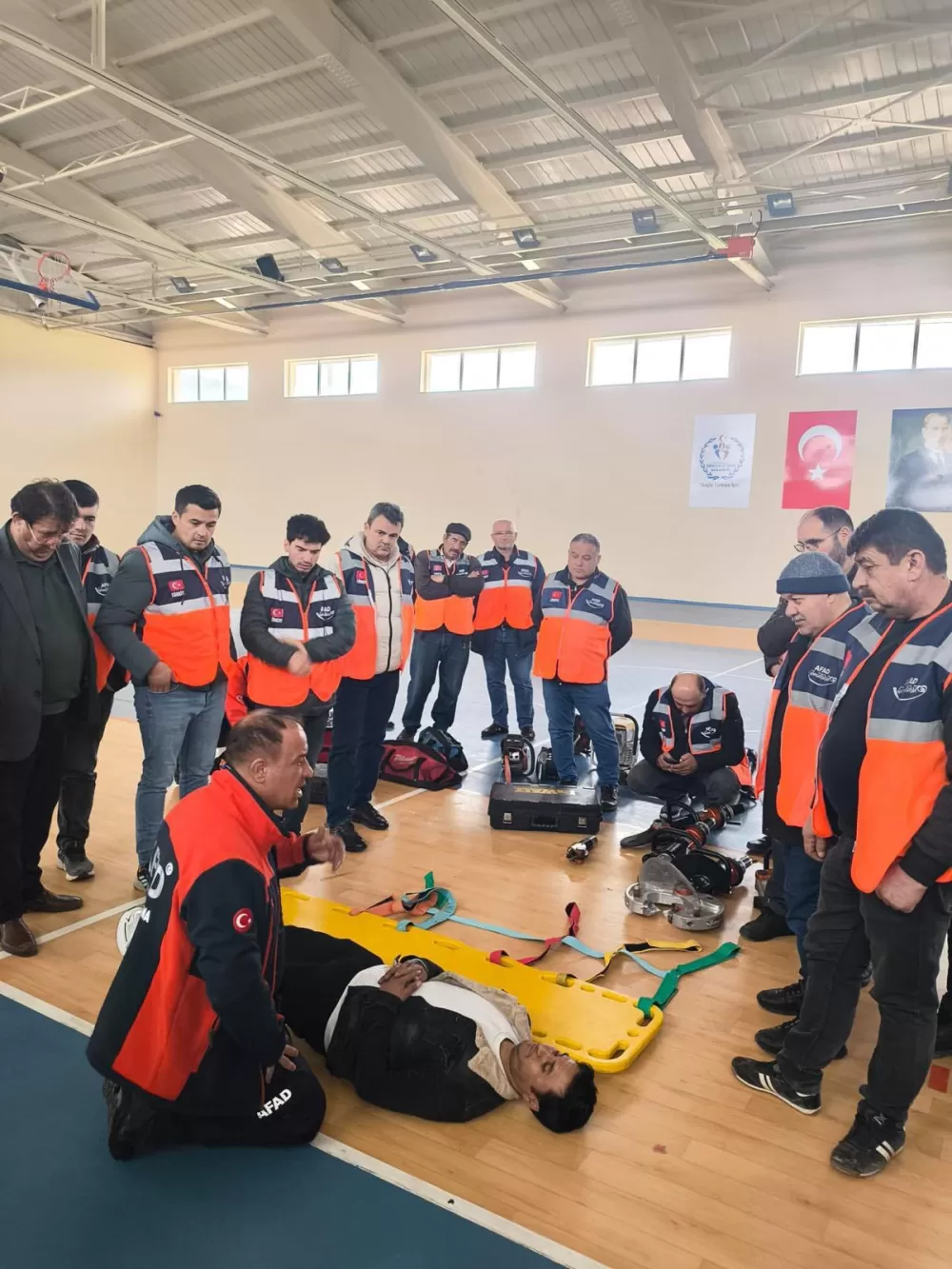 Tefenni’de enkazda arama kurtarma eğitimi tamamlandı