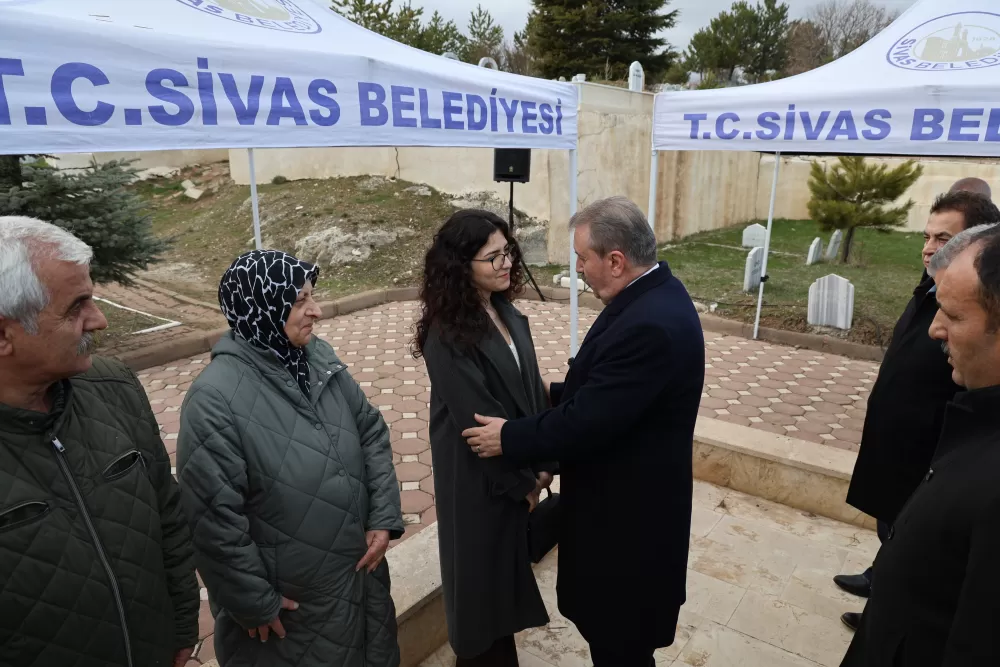 BBP Genel Başkanı Muhsin Yazıcıoğlu ile birlikte hayatını kaybeden İsmail Güneş ve 4 kişi Sivas'ta mezarları başında anıldı
