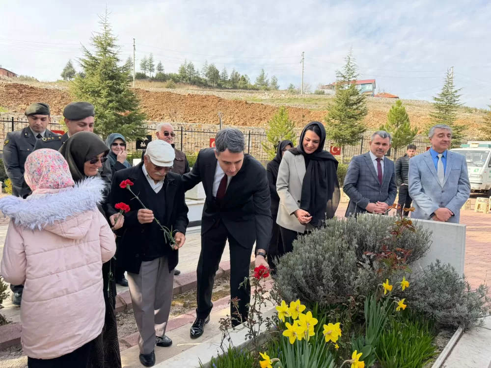 Bucak’ta şehitler kabri başında dualarla anıldı