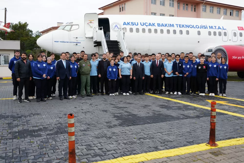 Antalya’da geleceğin havacıları yetişiyor Lise bahçesinde dev uçakla uygulamalı eğitim