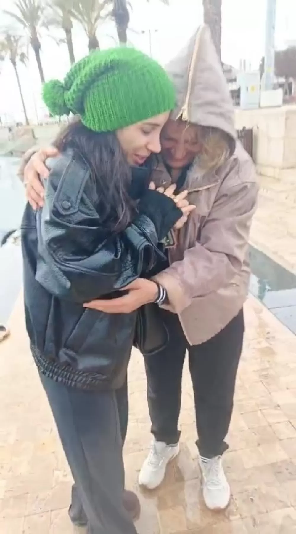 Fotoğraf evlilik yüzüğünden edecekti! Dalgıçlar yardımına yetişti