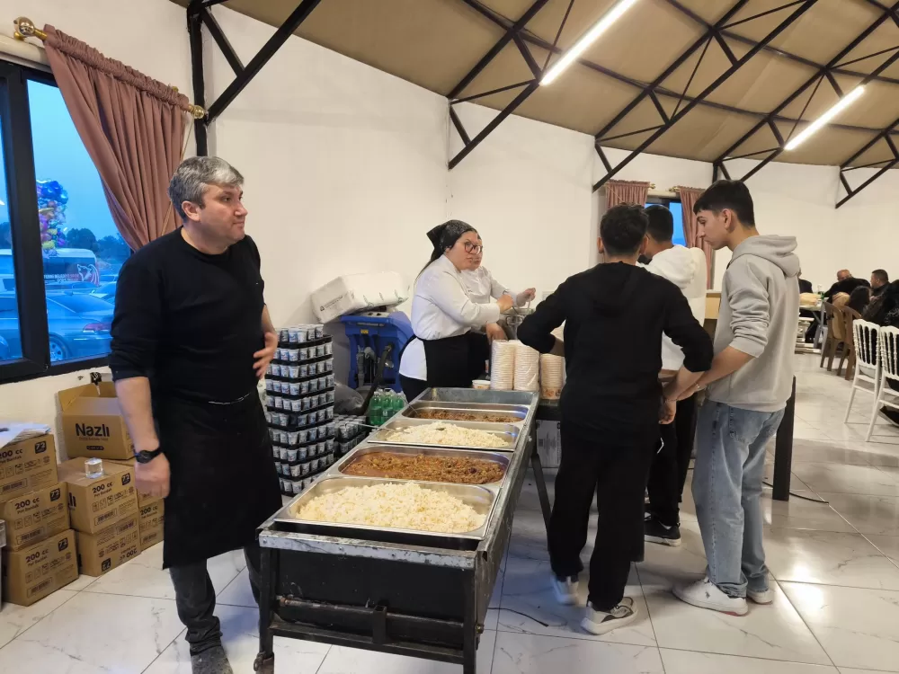 Tefenni'de dev iftar organizasyonu Ümit Özdağ da konuk oldu