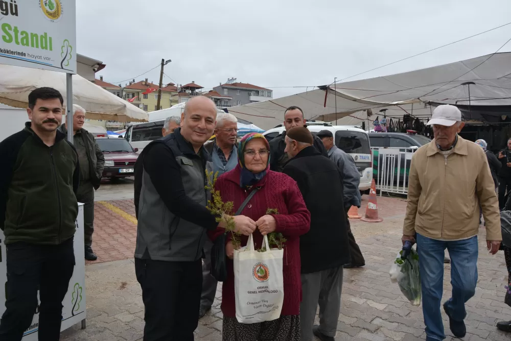 Antalya Korkuteli'nde vatandaşlara bin fidan dağıtıldı