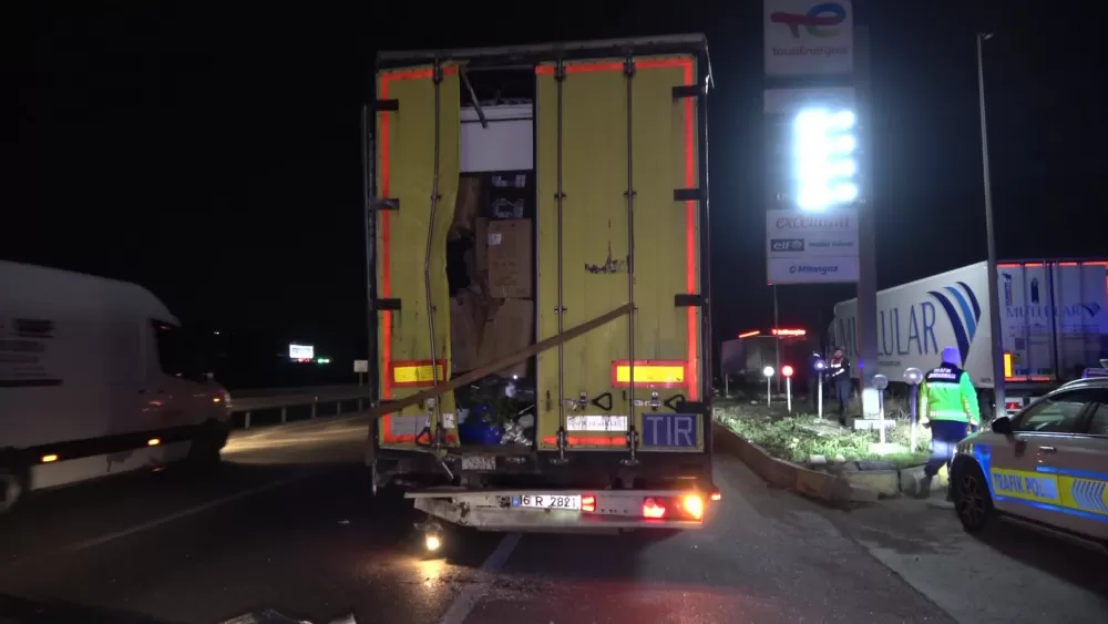  Amasya'da yolcu otobüsü ile tırın çarpıştığı kazada 11 yaralı