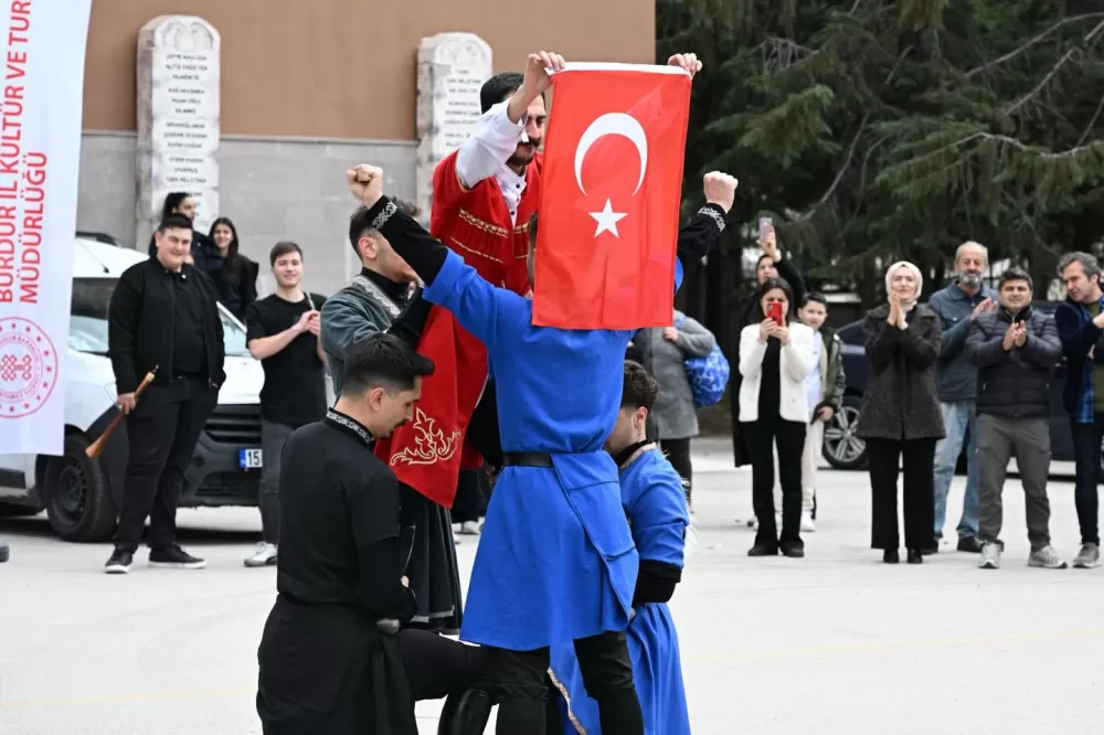 Burdur’da nevruz coşkusu Cumhuriyet Anadolu Lisesi’nde kutlama programı