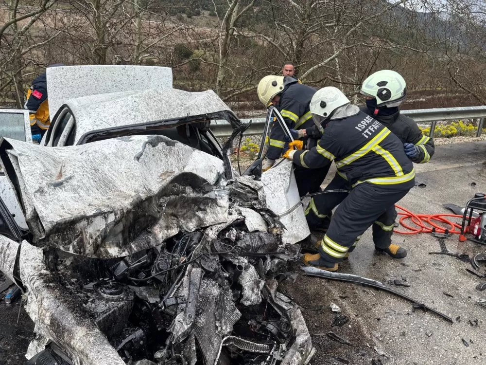 Isparta-Antalya yolundaki kazada hayatını kaybeden nişanlı çift Ağlasun’da toprağa verildi