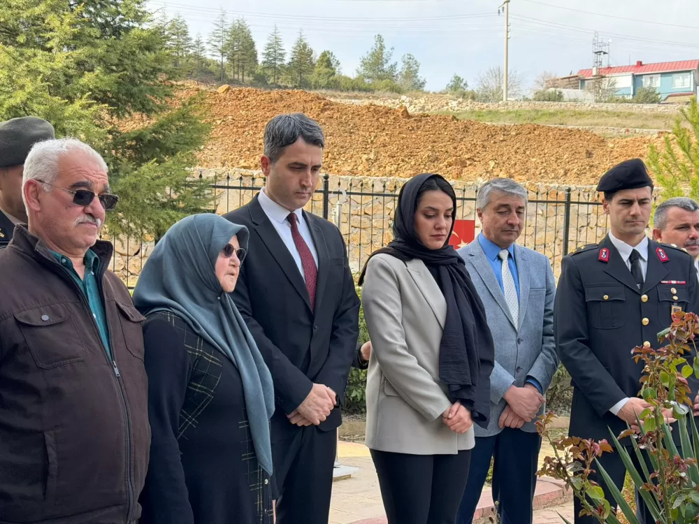 Bucak’ta şehitler kabri başında dualarla anıldı