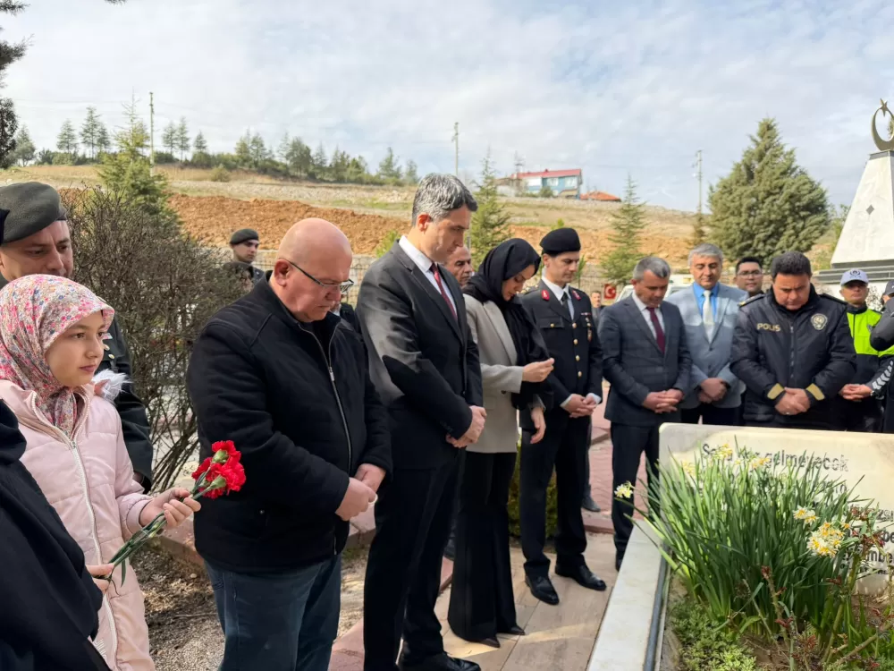 Bucak’ta şehitler kabri başında dualarla anıldı