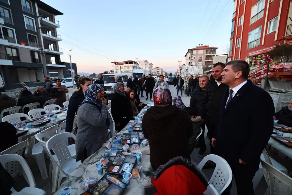 Başkan Ercengiz gönül sofrasında Aydınlıkevler ile buluştu