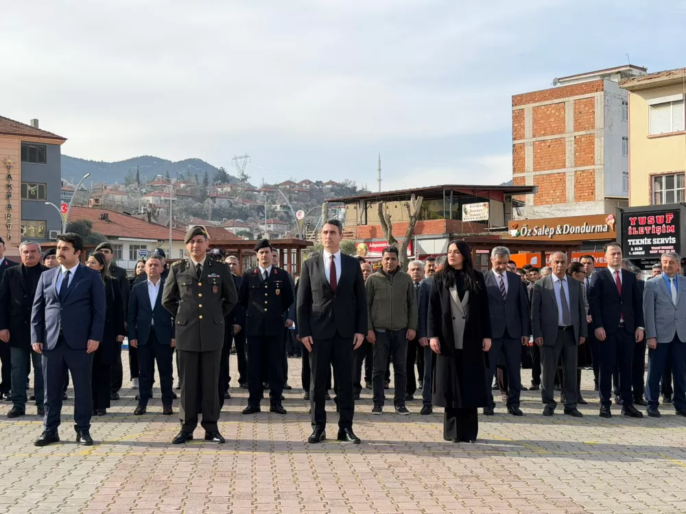 Bucak'ta 18 Mart Şehitleri Anma Günü'nde çelenk sunuldu
