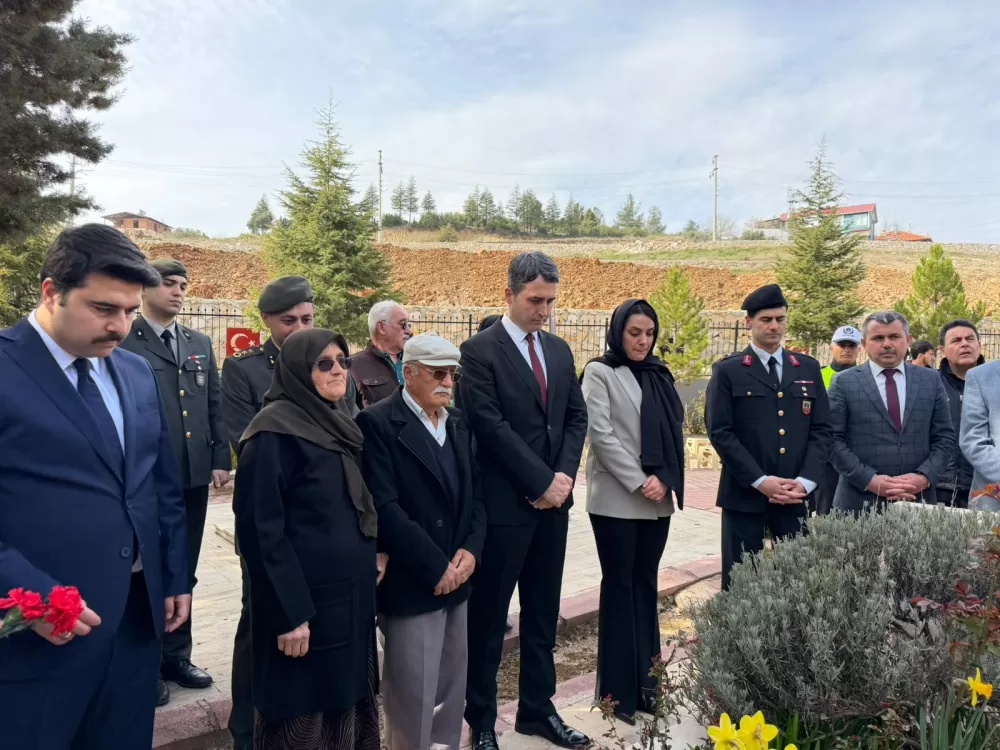 Bucak’ta şehitler kabri başında dualarla anıldı