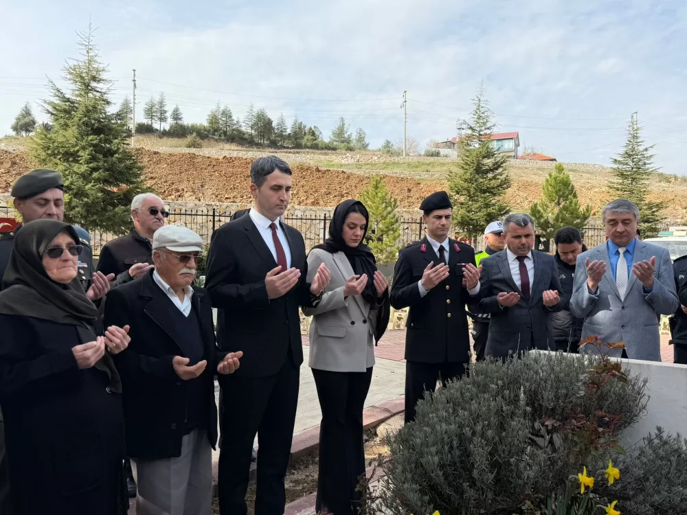 Bucak’ta şehitler kabri başında dualarla anıldı