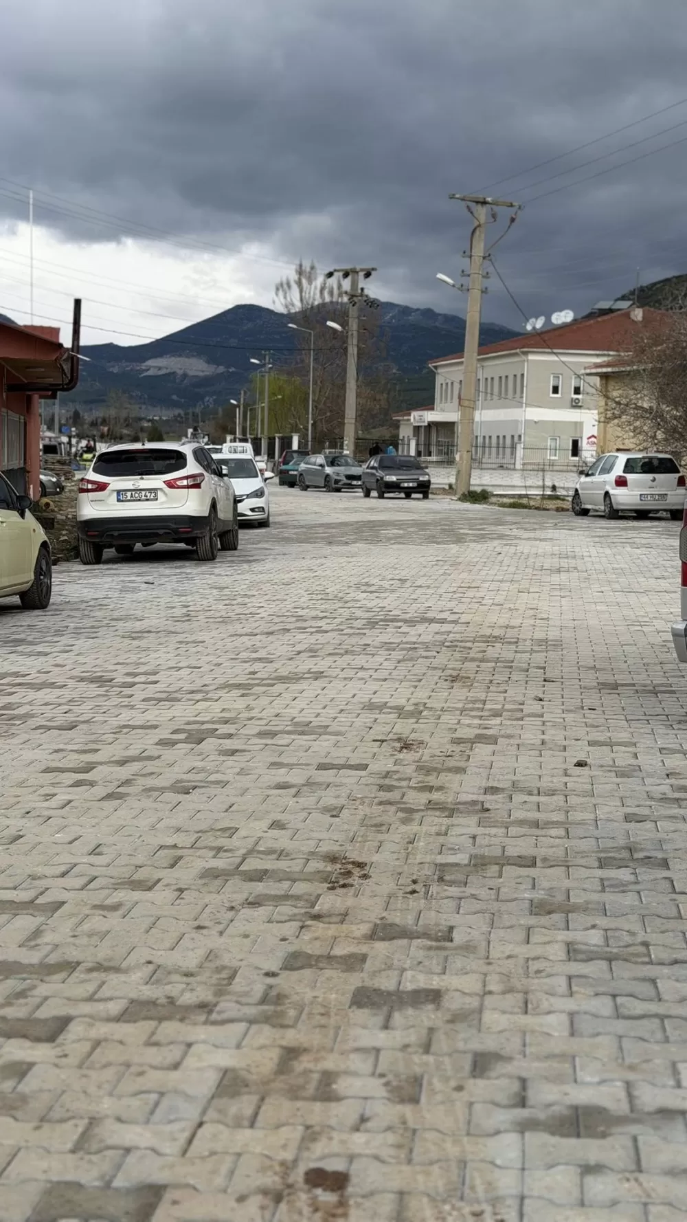 Çeltikçi’de doğal gaz çalışmaları nedeniyle bozulan yollar yenileniyor