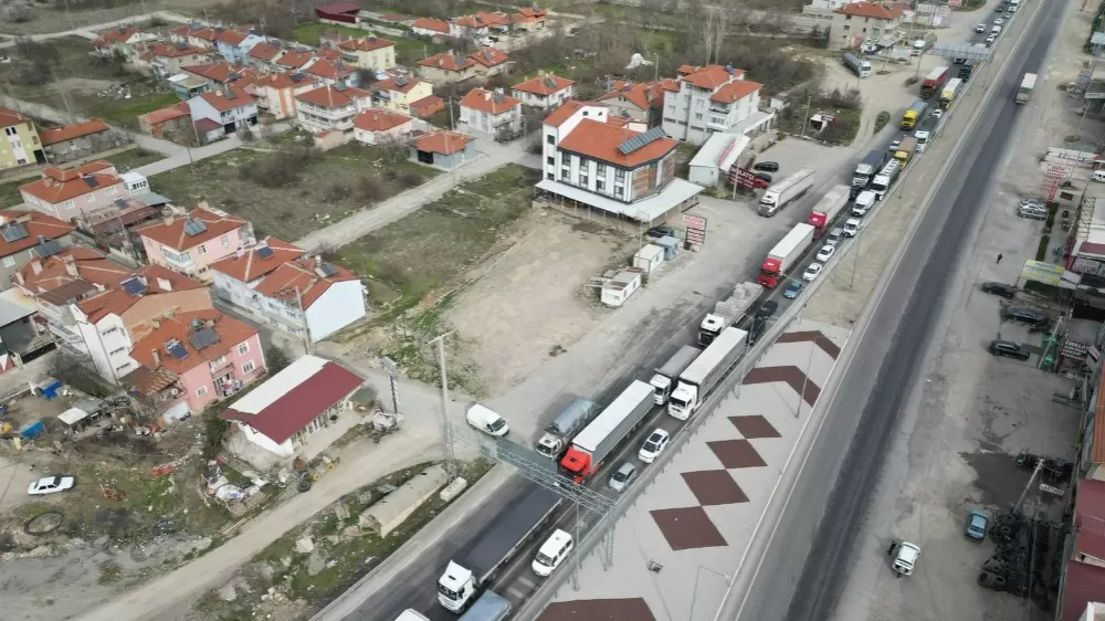 Afyonkarahisar'da bayram trafiği yoğunluğu başladı