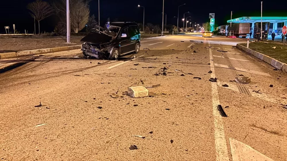 Afyonkarahisar Tınaztepe'de Kamyon İle Kamyonet çarpıştı 1 kişi hayatını kaybetti 1yaralı 