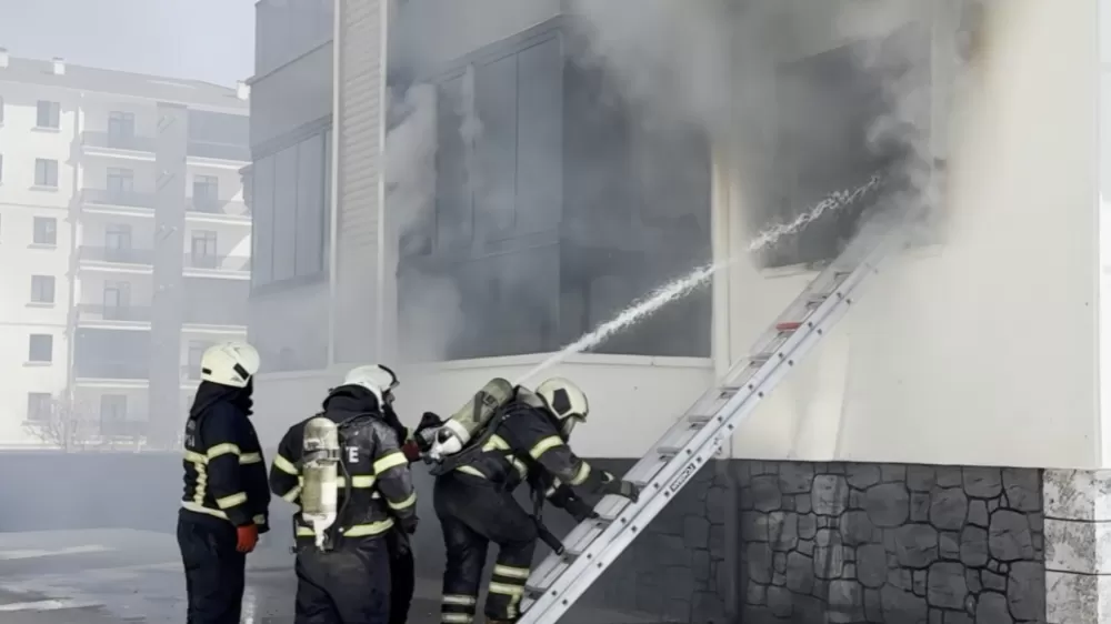 Aksaray'da Prizde unutulan şarj aleti yangın çıkardı: 16 kişi hastanelik oldu