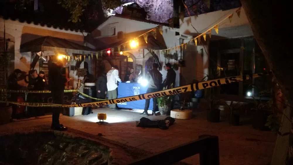  Antalya'da gecenin üzücü olayı  21 Yaşındaki genç 30 metre yükseklikten düşerek hayatını kaybetti