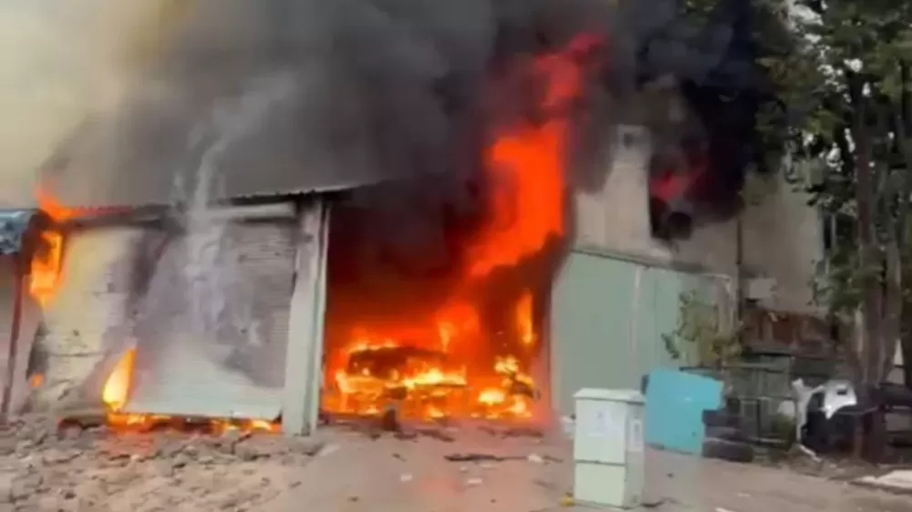  Antalya Kepez'de oto boyama atölyesindeki yangında iki iş yeri 2 Araç yandı 