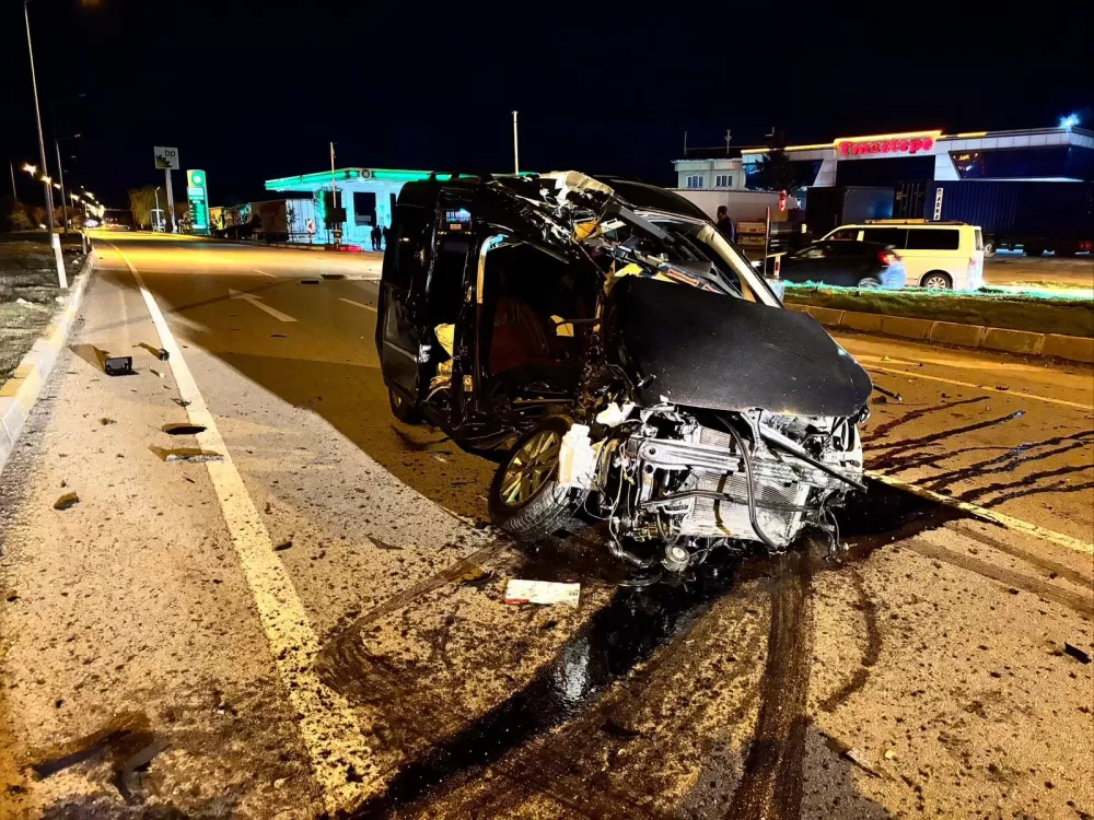 Afyonkarahisar Tınaztepe'de Kamyon İle Kamyonet çarpıştı 1 kişi hayatını kaybetti 1yaralı 