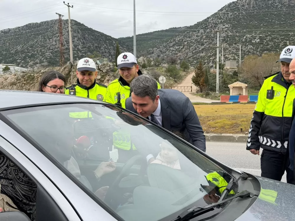 Kaymakam Kuruca'dan bayram mesaisindeki trafik ekiplerine ziyaret