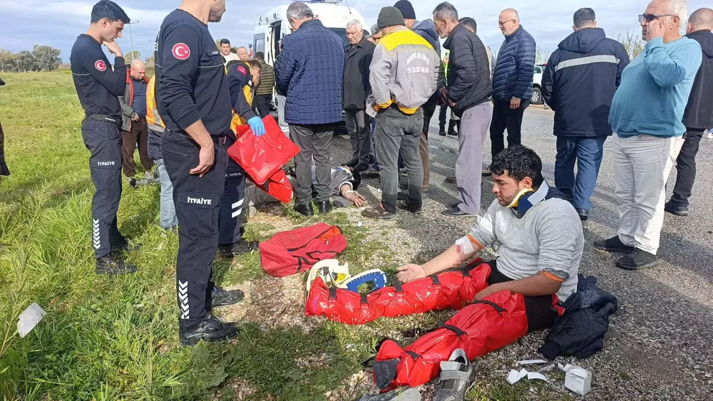 Antalya'da çöp kamyonu ile kamyonet çarpıştı!