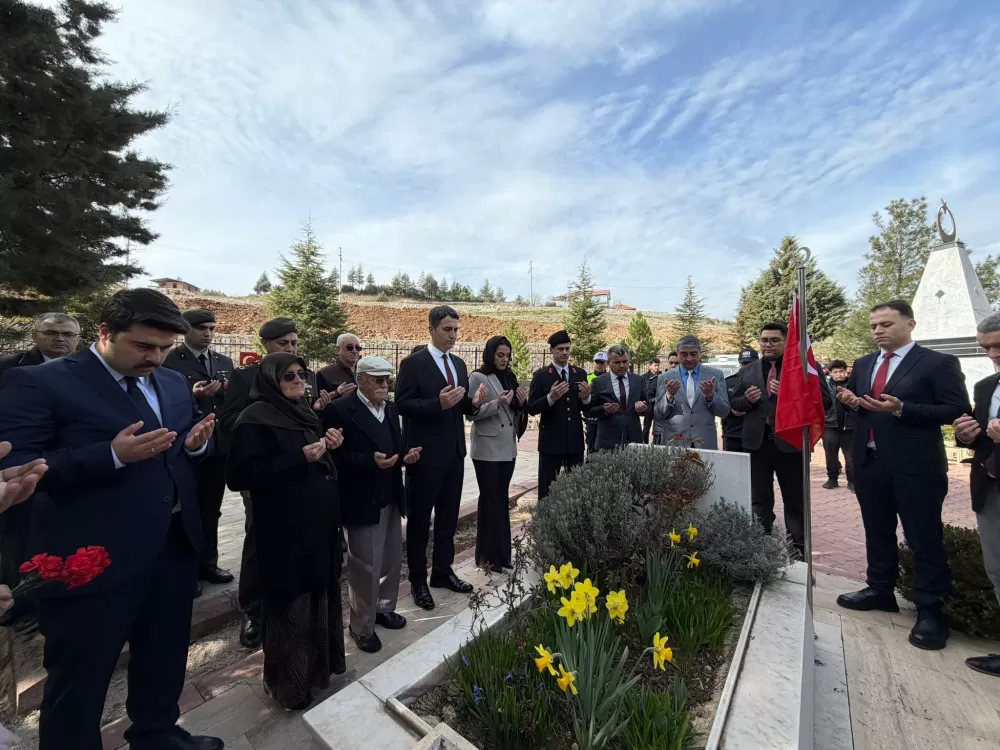 Bucak’ta şehitler kabri başında dualarla anıldı