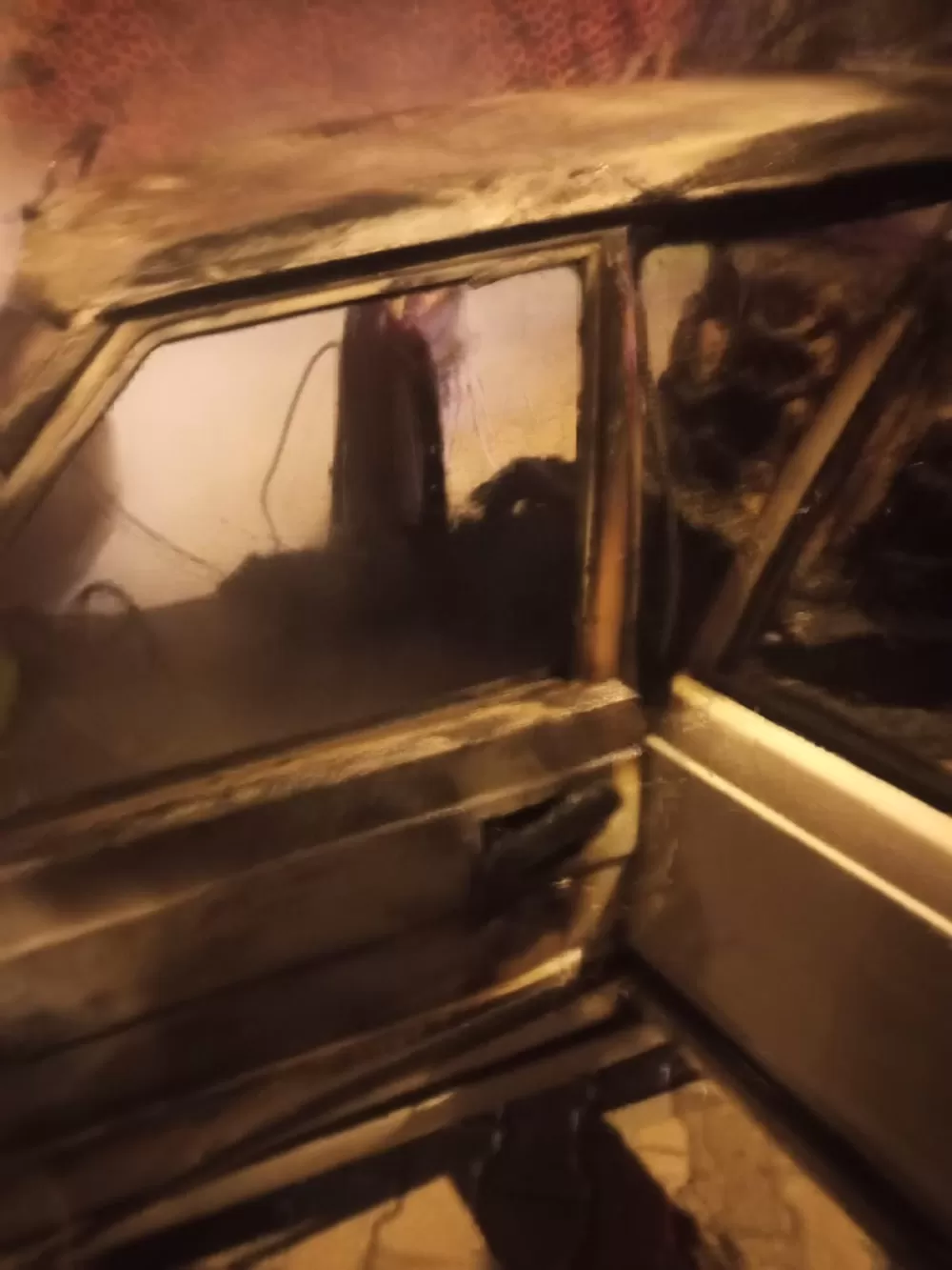 Bucak’ta gece yarısı araç yangını İtfaiye ekipleri müdahale etti