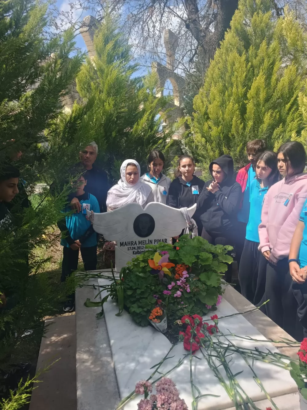 Köpekten kaçarken hayatını kaybetmişti! Mahra Melin Pınar kabri başında anıldı