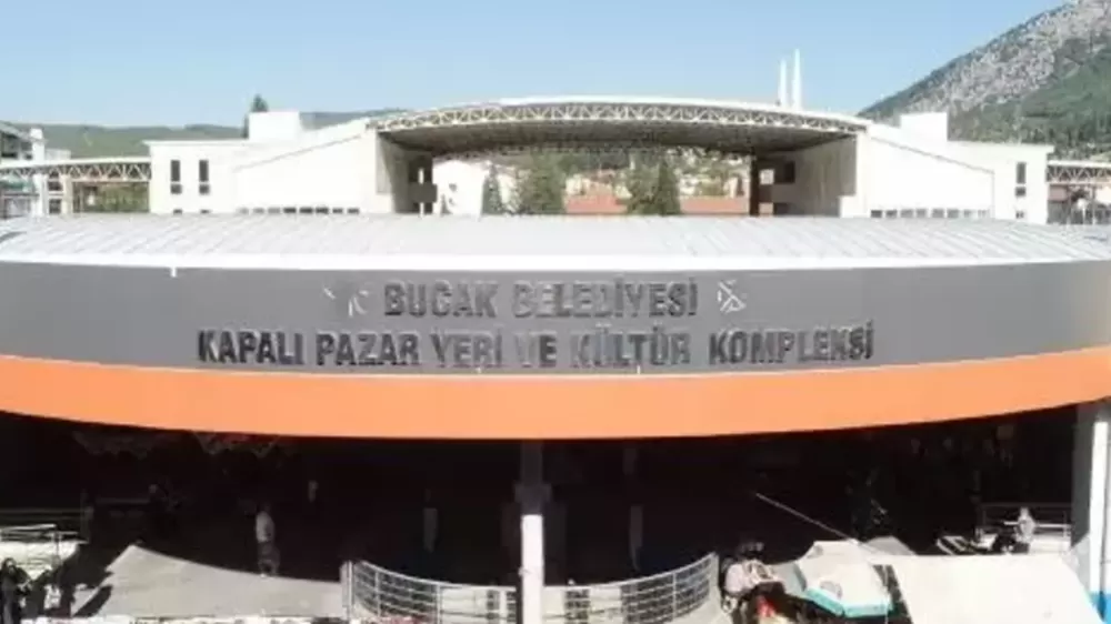 Bucak Belediyesi Pazar Yerini Branda ile Kapatacak