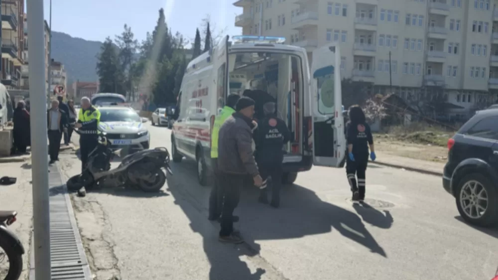 Bucak'ta Motor kazası sürücü yaralandı 