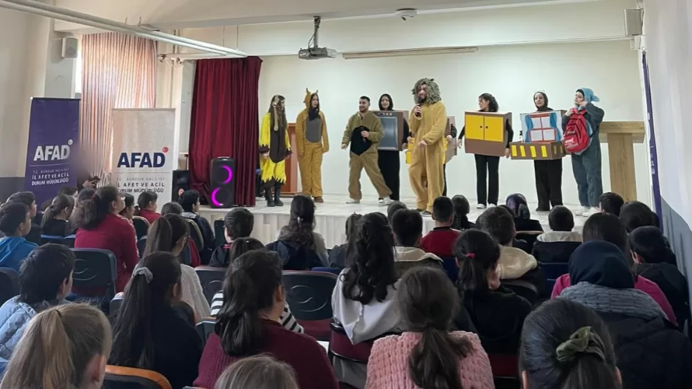 Burdur'da Çocuklara Afet Bilinci Tiyatroyla Kazandırıldı