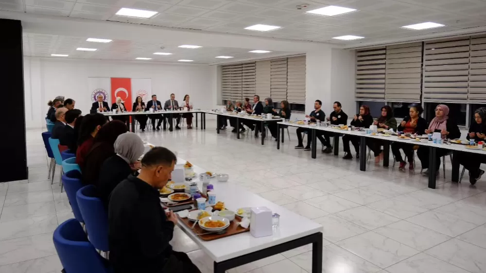 Burdur'da Sağlık Çalışanlarıyla İftar: Vali ve İl Sağlık Müdürü Katıldı