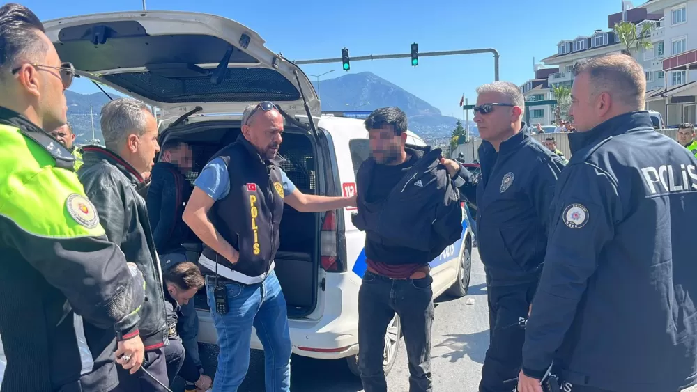 Antalya'da 'dur' ihtarına uymayıp kaçtı! 10 km sonra yakalandı 357 bin liralık oldu