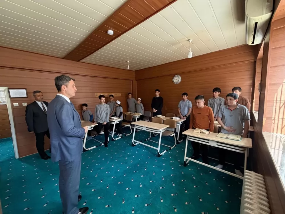 Kaymakam Kuruca’dan Bucak Erkek Yatılı Kur’an Kursu’na ziyaret
