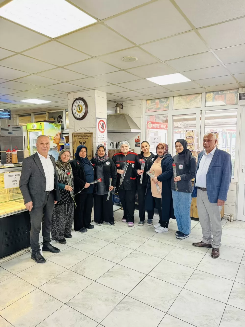 Çeltikçi’de Kadınlar Günü Başkan Ezin tek tek kutladı