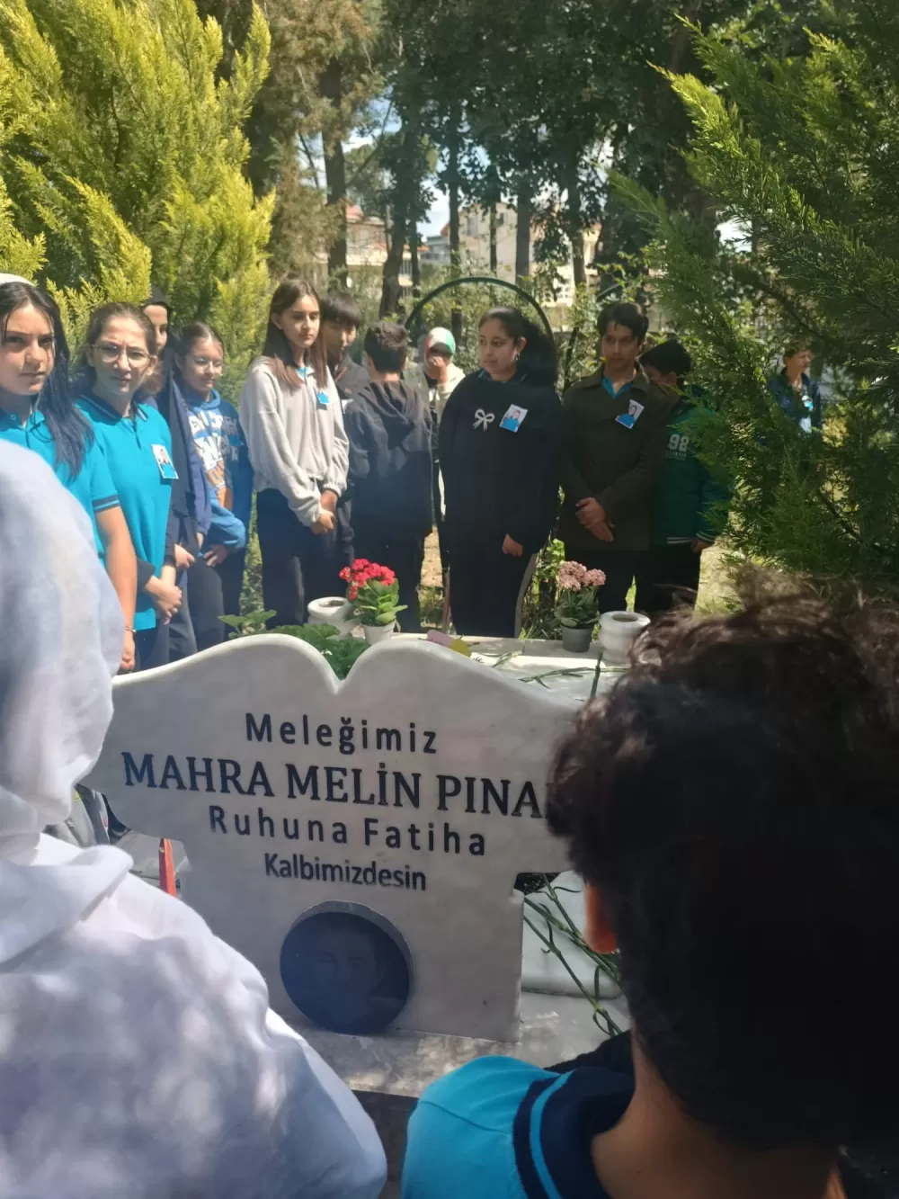 Köpekten kaçarken hayatını kaybetmişti! Mahra Melin Pınar kabri başında anıldı