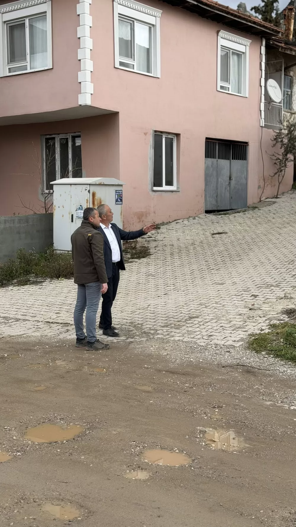 Çeltikçi’de doğal gaz çalışmaları nedeniyle bozulan yollar yenileniyor