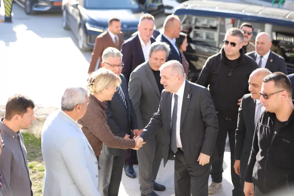 Tefenni'de dev iftar organizasyonu Ümit Özdağ da konuk oldu