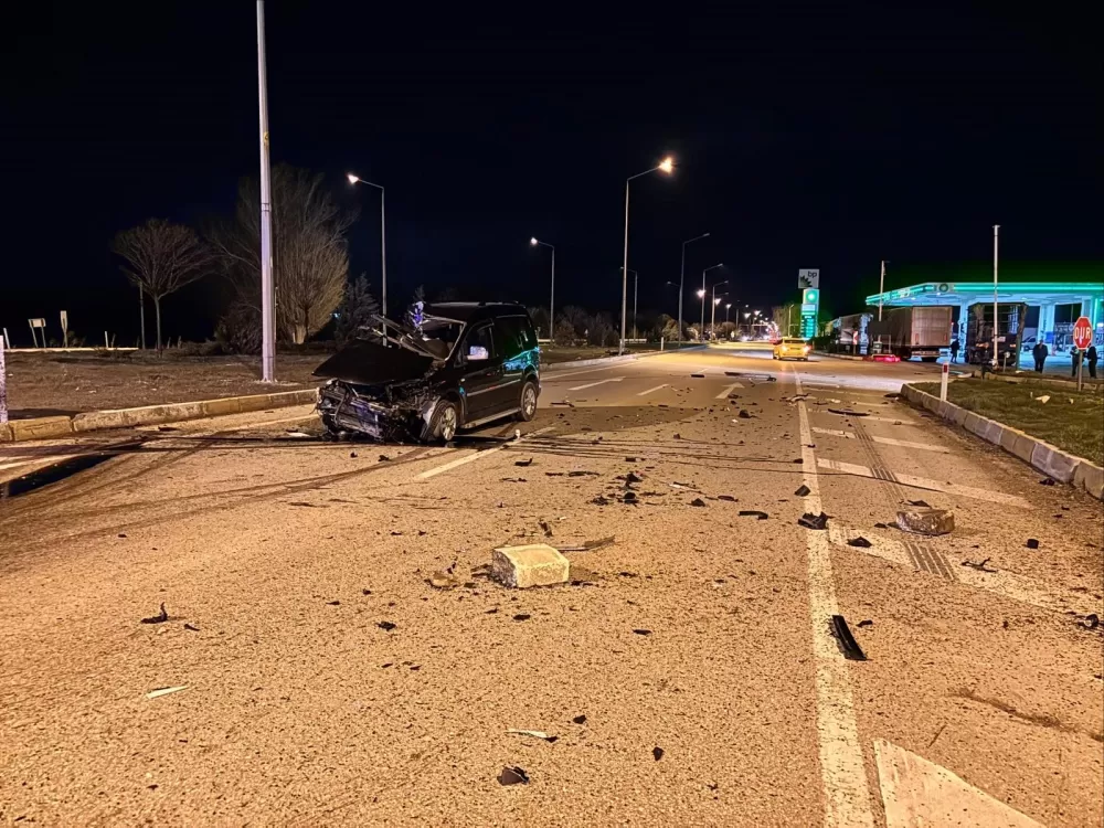 Afyonkarahisar Tınaztepe'de Kamyon İle Kamyonet çarpıştı 1 kişi hayatını kaybetti 1yaralı 