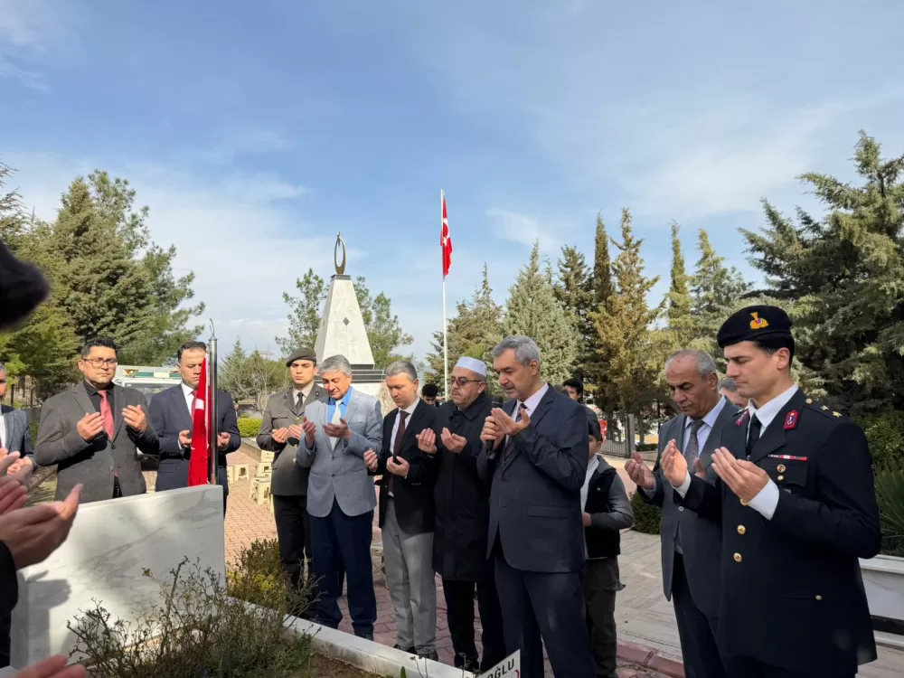 Bucak’ta şehitler kabri başında dualarla anıldı