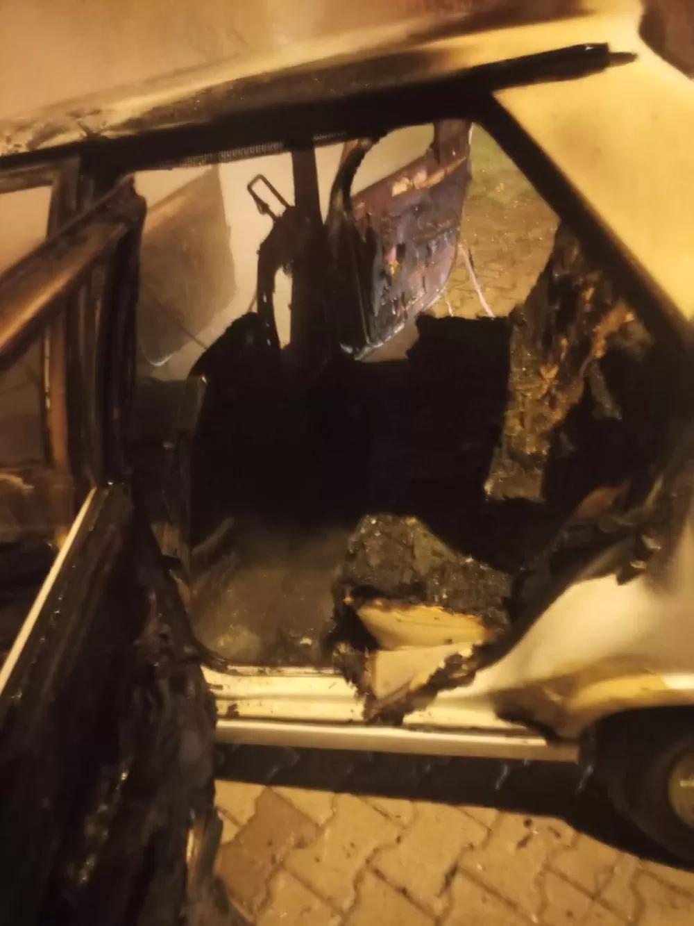 Bucak’ta gece yarısı araç yangını İtfaiye ekipleri müdahale etti