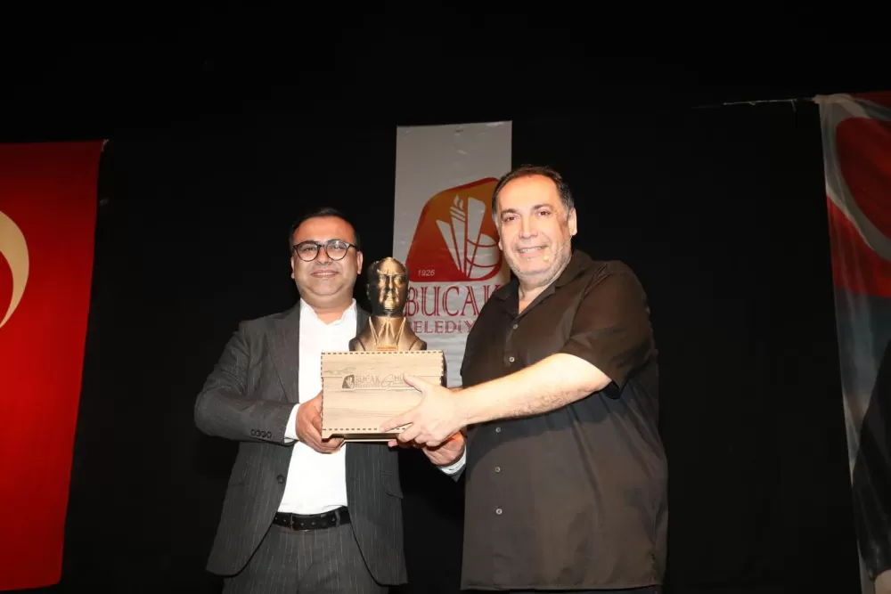 Bucak’ta Dünya Tiyatrolar Günü’ne özel '80’ler 90’lar' etkinliği