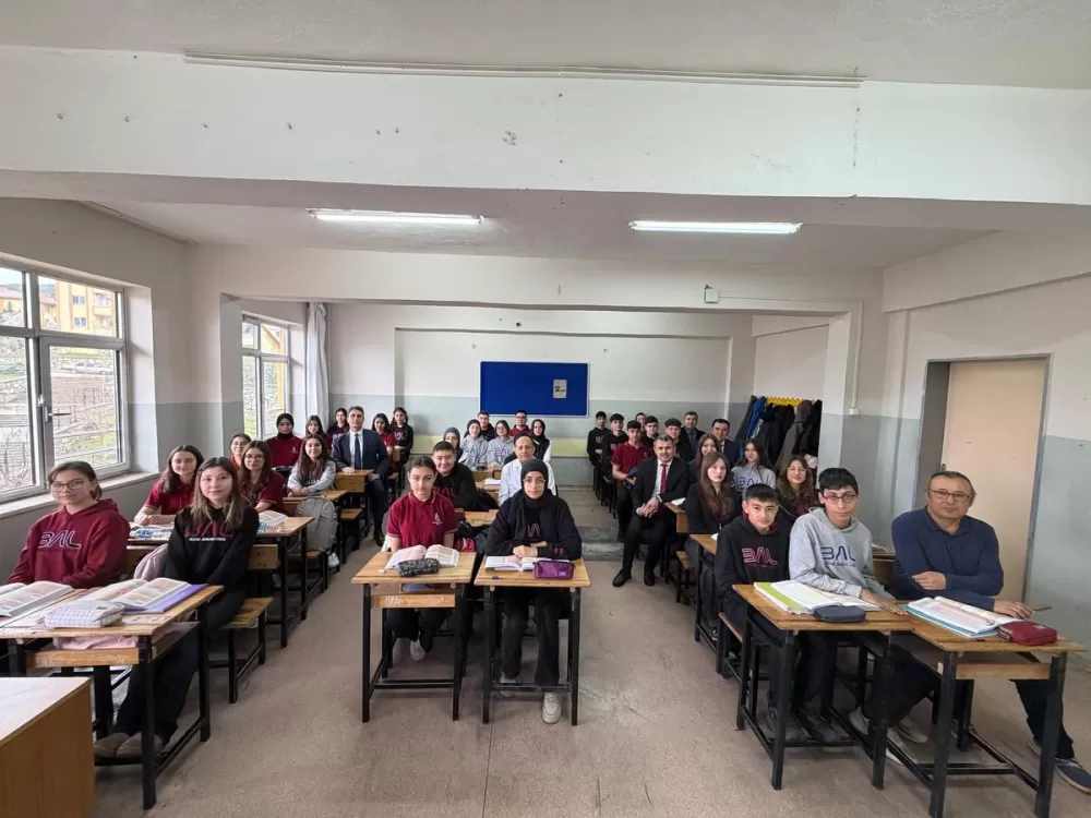 Bucak Kaymakamı Can Kazım Kuruca’dan Anadolu Lisesine ziyaret