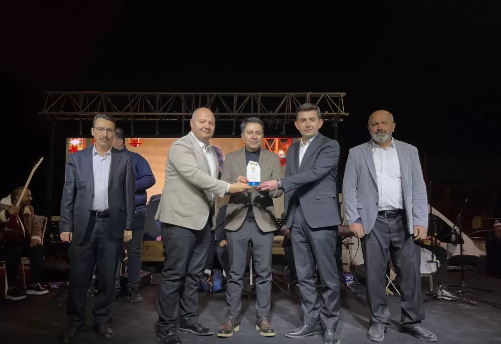 Gölhisar'da Ramazan coşkusu Abdurrahman Önül meydanı doldurdu