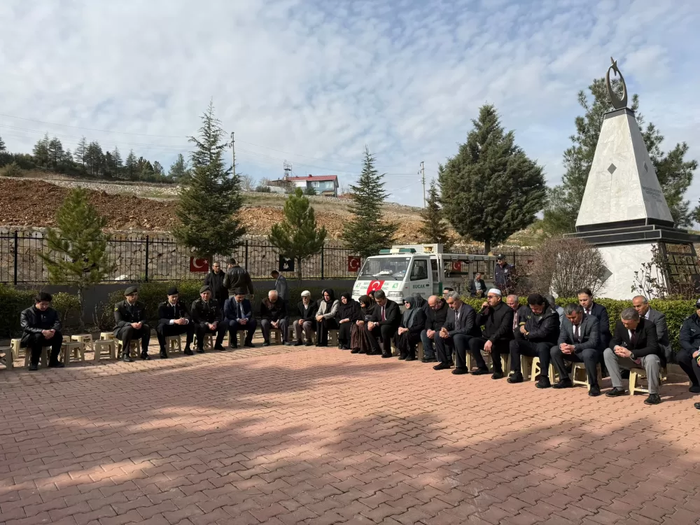 Bucak’ta şehitler kabri başında dualarla anıldı