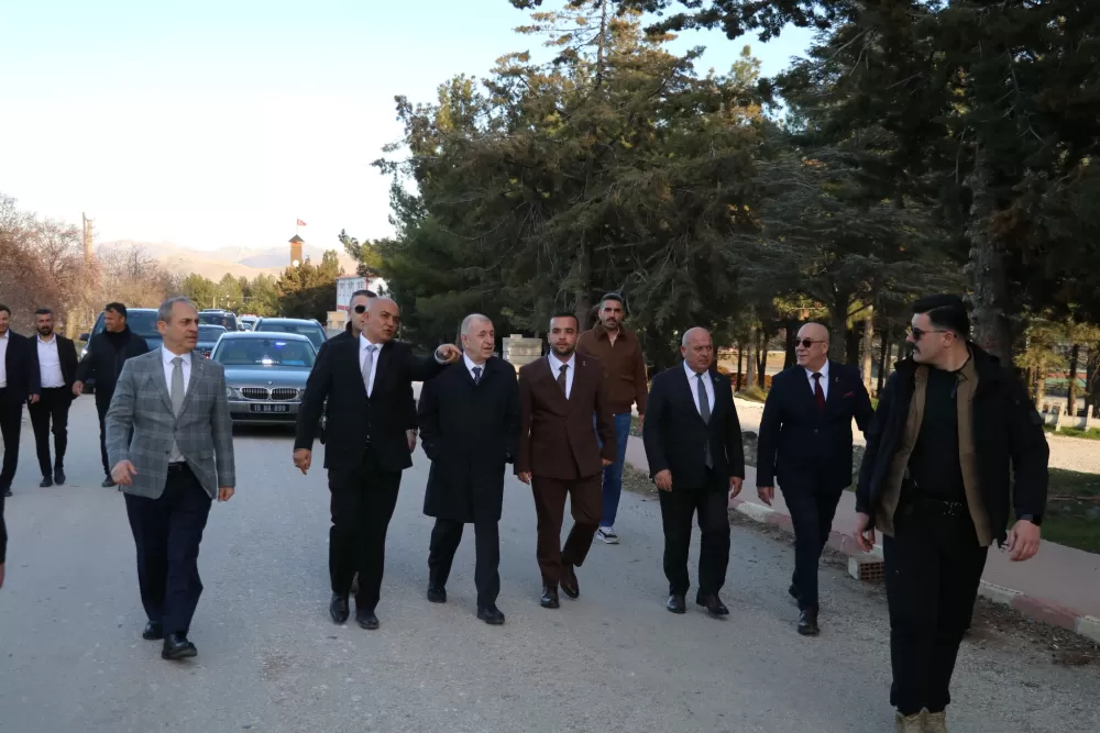 Tefenni'de dev iftar organizasyonu Ümit Özdağ da konuk oldu