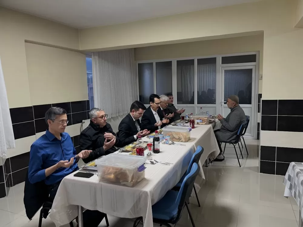 Gölhisar'da Ramazan bereketi Protokol ve öğrenciler iftarda buluştu