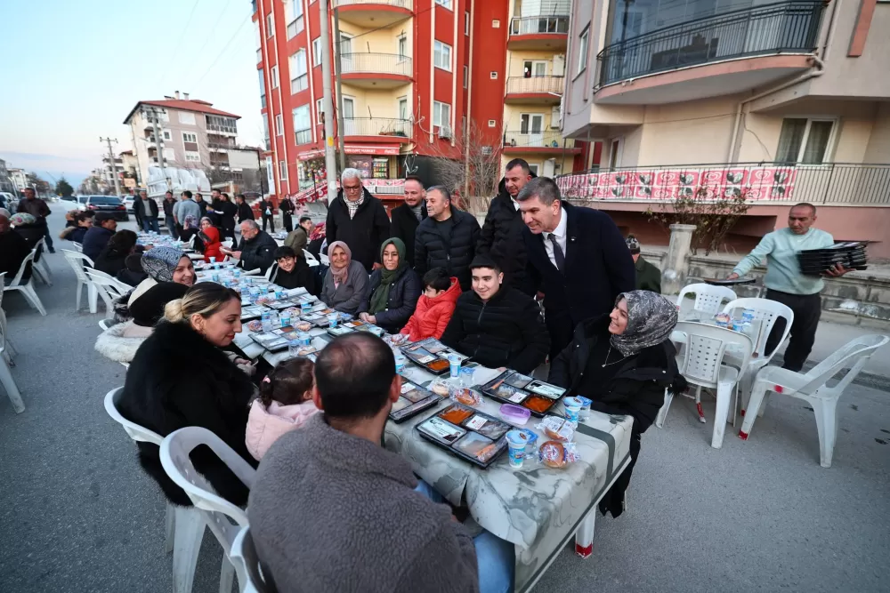 Başkan Ercengiz gönül sofrasında Aydınlıkevler ile buluştu