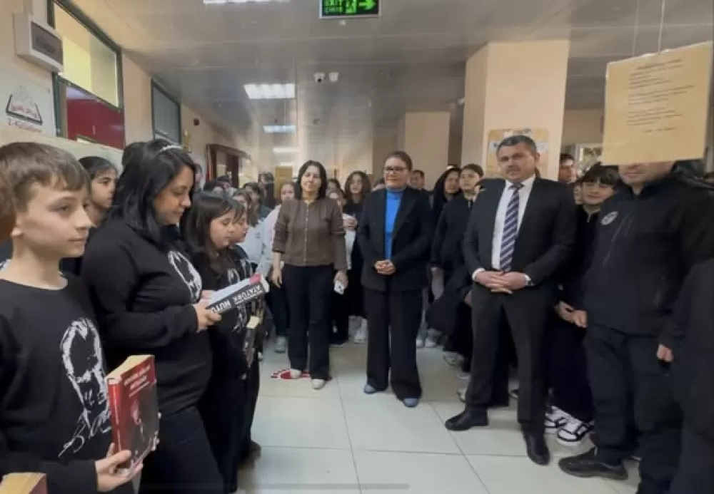 Bucak'ta kütüphaneler haftası kapsamında 'Yazarlar ve Şairler Sokağı' kuruldu