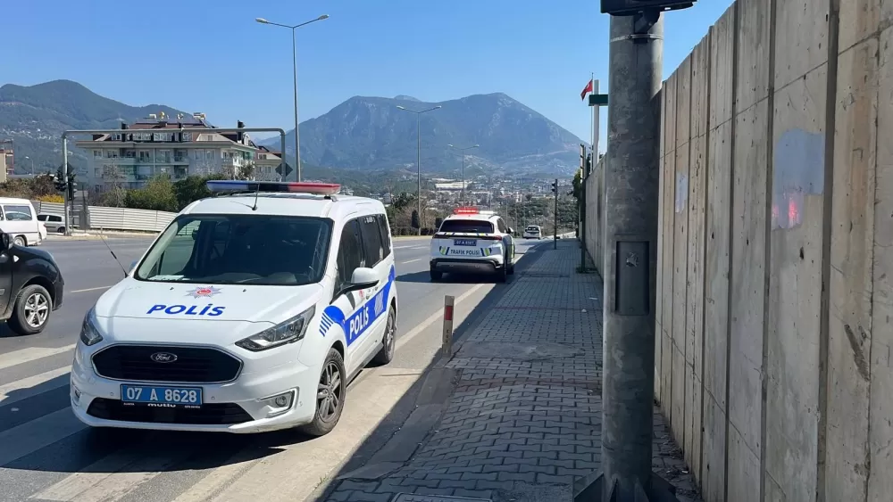 Antalya'da 'dur' ihtarına uymayıp kaçtı! 10 km sonra yakalandı 357 bin liralık oldu
